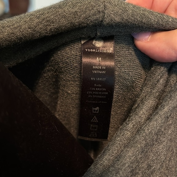 Yogalicious Sweater Women's Medium Grey Cowl Neck Pockets Pullover - Picture 5 of 6